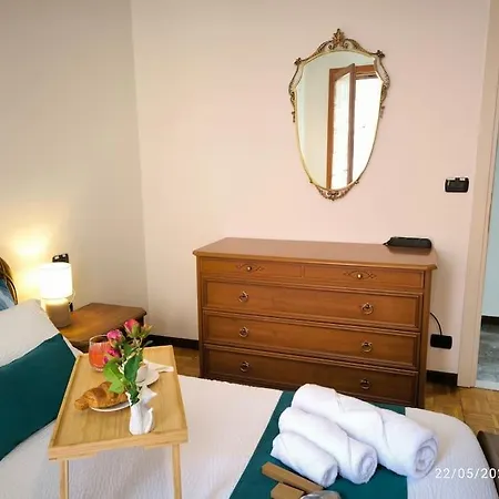 Centro Storico Con Garage Incluso, Da Kathy Apartamento Desenzano del Garda
