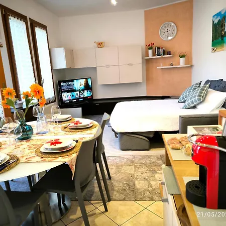 Centro Storico Con Garage Incluso, Da Kathy Apartment Desenzano del Garda