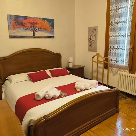 Centro Storico Con Garage Incluso, Da Kathy Apartamento Desenzano del Garda