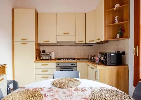 Appartamento Centro Storico Con Garage Incluso, Da Kathy Desenzano del Garda