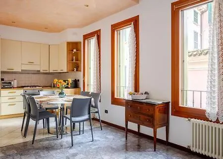 Appartamento Centro Storico Con Garage Incluso, Da Kathy